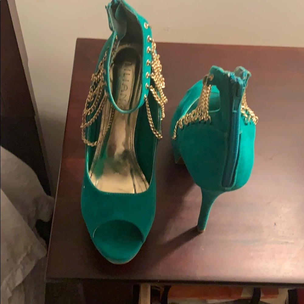 Heels - Picture 3 of 4